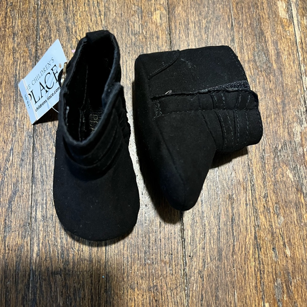 Brand new 0-3 months boots